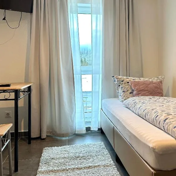 Compact single Room with Shared Bathroom ideal for travelers，位于丁戈尔芬的酒店