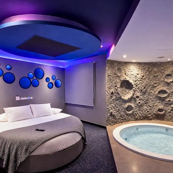 V Hotel，位于阿罗约莫利诺斯的酒店