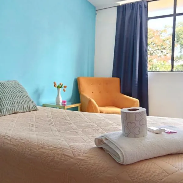 Habitación individual con baño cerca al Parque San José，位于科尔多瓦的酒店