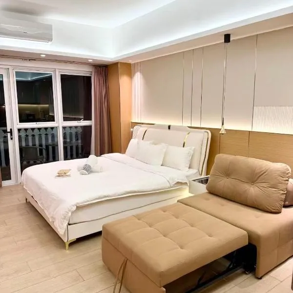 Venice Luxe Warm Nest, Pool, Netflix, Kitchen, Canal Mall Access，位于马尼拉的酒店