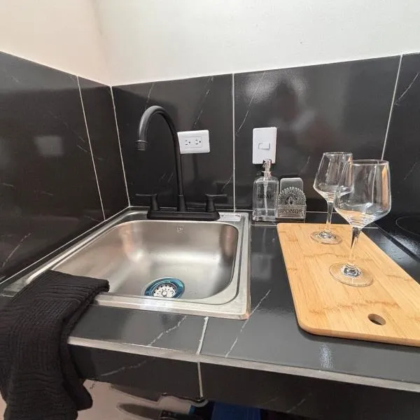 Downtown, Comfortable Loft,，位于埃莫西约的酒店