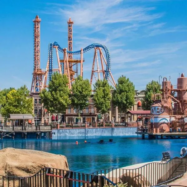 Luminoso y Estratégico Warner, Puy du Fou y Toledo，位于Añover de Tajo的酒店