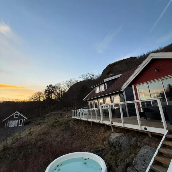 Landlig hytte med jacuzzi，位于灵达尔的酒店