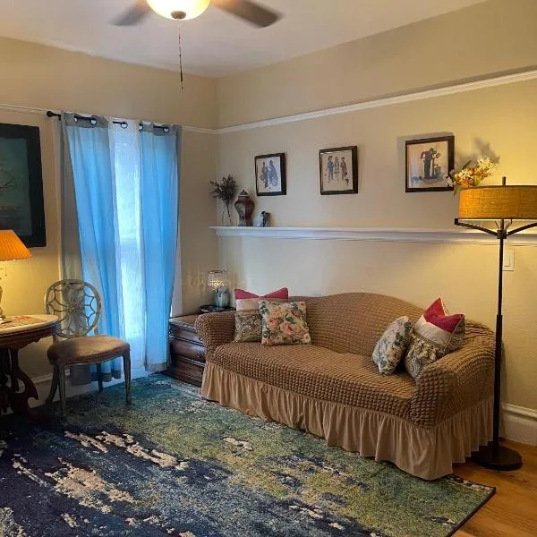 Suite in Downtown Riverside，位于里弗赛德的酒店