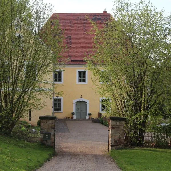 Gästehaus zum Pfarrlehen，位于Hartha的酒店