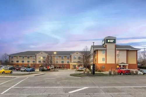 MainStay Suites Chicago Hillside，位于希尔赛德的酒店