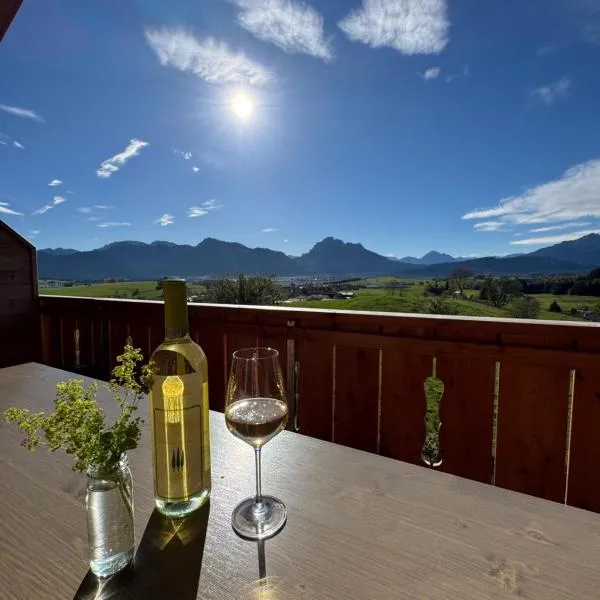 Biohof Stöger Adults Only Chalet mit Blick auf Schloss Neuschwanstein See und Alpen nur 2 Einheiten，位于里登的酒店