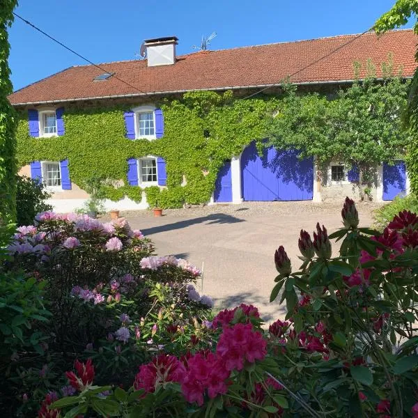 Gîte et Roulotte dans les Vosges，位于勒米尔蒙的酒店