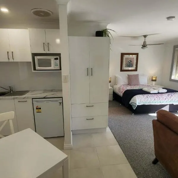 Riesling Trail & Clare Valley Cottages，位于克莱尔的酒店