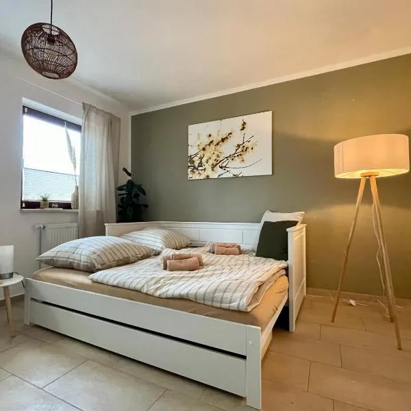 SaaleRast - Ferienwohnung in Camburg an der Saale - ruhig & naturnah, 200 m zum Saaleradweg，位于Dornburg的酒店
