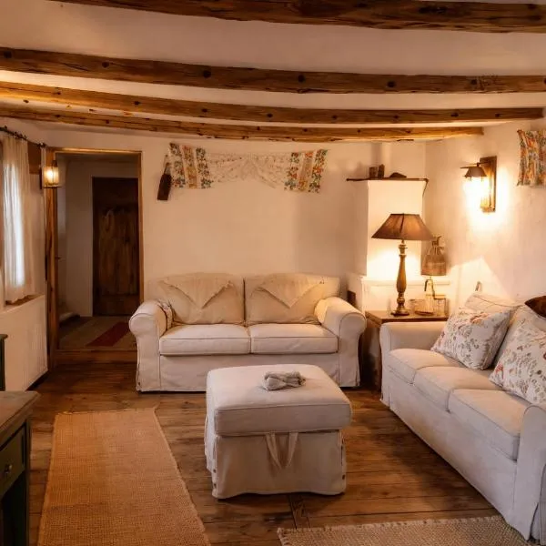 Charming Cottages in the Carpathian Mountains，位于Rîu Alb de Jos的酒店