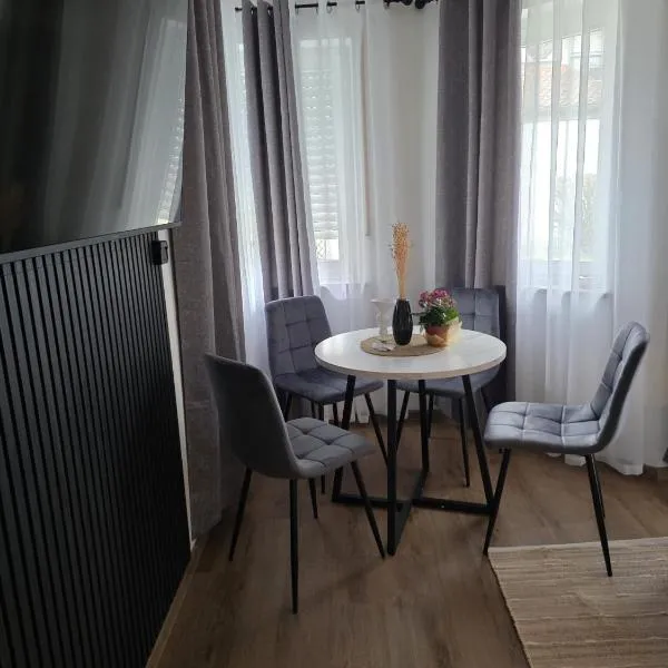 ASIK Ferienwohnung Erding Moderne Unterkunft nahe Therme，位于埃尔丁的酒店