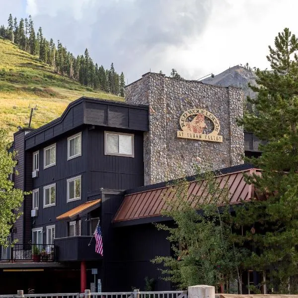 Red Wolf Lodge at Olympic Valley，位于奥林匹克谷的酒店