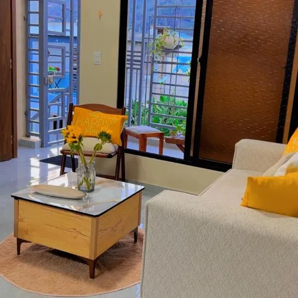 Cozy and stylish 2-bedroom apartment in Constanza，位于孔斯坦萨的酒店