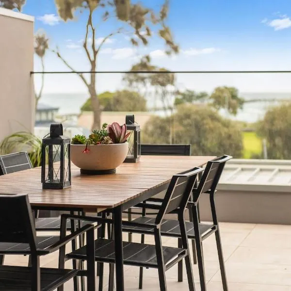 Beachfront Bliss Luxury Views，位于莱伊的酒店