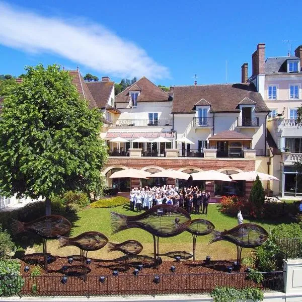 拉寇特圣雅克酒店，位于Laroche-Saint-Cydroine的酒店