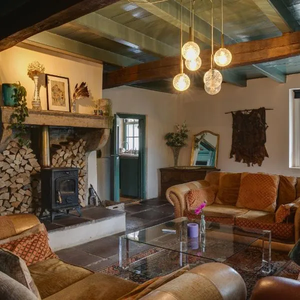 Bohemian Experience Wellness, Jacuzzi, Sauna, BBQ, Garden, Sleeps 14，位于Kockengen的酒店