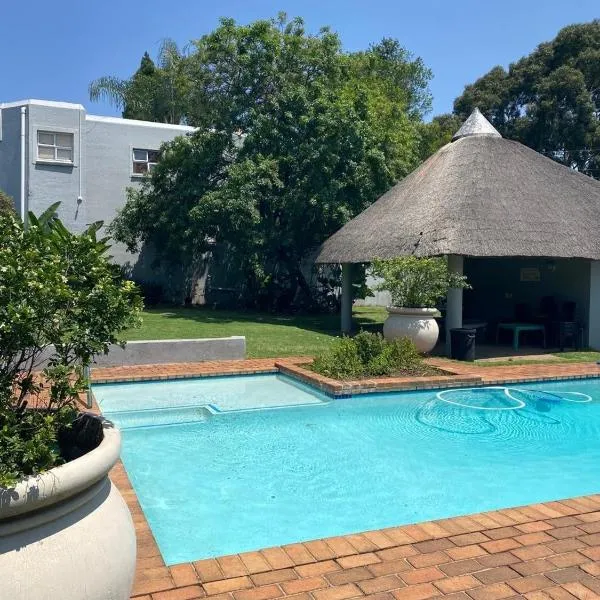 Villa Elizabeth - Fourways Gardens Sandton，位于佛维斯的酒店