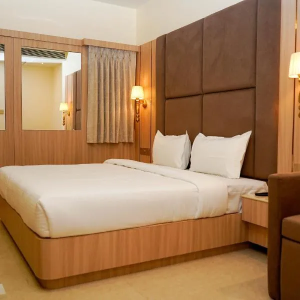 Hotel The Elite,位于贾巴尔普尔的酒店