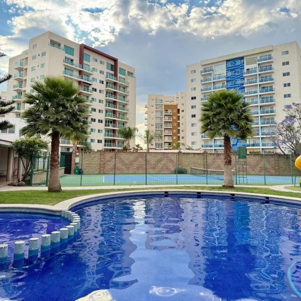 Cozy Loft with Air Conditioning and WiFi near Poliforum Leon Gto，位于莱昂的酒店