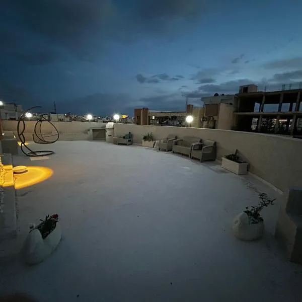 Sea View 1 Bedroom Apartment with 100m Terrace，位于苏塞的酒店