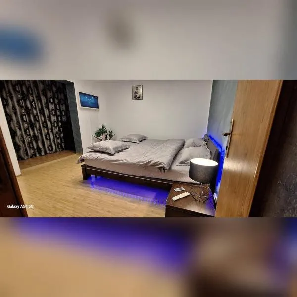 ApartArena，位于皮特什蒂的酒店