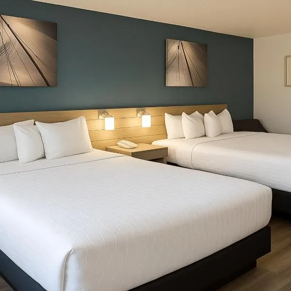 Rancho San Diego Inn & Suites，位于埃尔卡洪的酒店