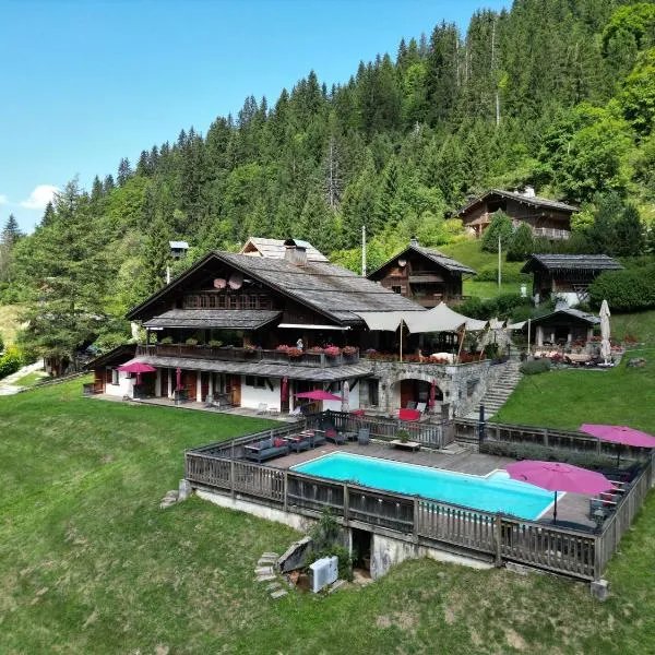 Les Chalets de la Serraz，位于拉克吕萨的酒店