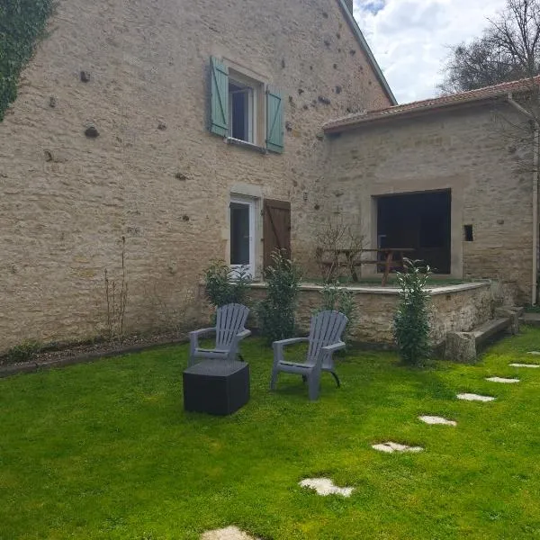 Appartement indépendant avec terrasse et jardin，位于Thuilley-aux-Groseilles的酒店