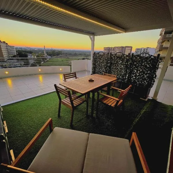 APT-Large Private Terrace - Sleeps 6 - Close to Bari Airport - Spacious and Relaxing-DDN House，位于Macchie的酒店