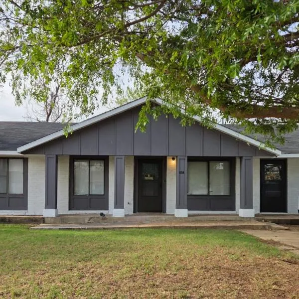 Charming Midwest 3 Bedrooms 2 Bathrooms，位于阿尔特斯的酒店