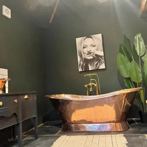 Torworth - 1 Bed Barn - Sleeps 3 - Hot Tub，位于Torworth的酒店