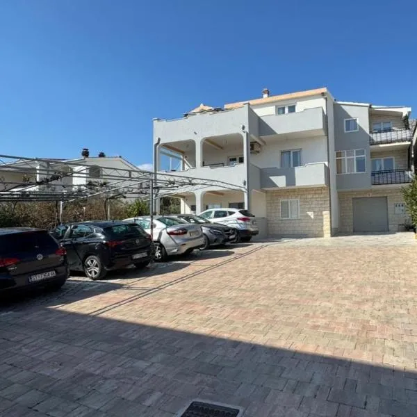Apartment Ivan，位于Kastel Sucurac的酒店