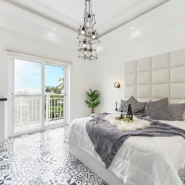 Soderberg By J&J Homes At Amani Grand Resort Residences Near Airport，位于麦克坦的酒店
