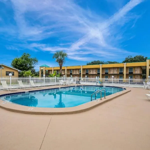 Quality Inn White Springs Suwanee，位于利夫奥克的酒店