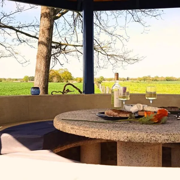 Maison en pierre avec jardin clos, 7 pers , Calme près de Nantes et Rennes，位于Jans的酒店