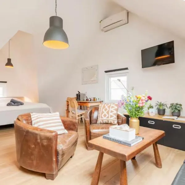 BnB The Attic - Spacious air-conditioned attic room，位于马尔德海姆的酒店