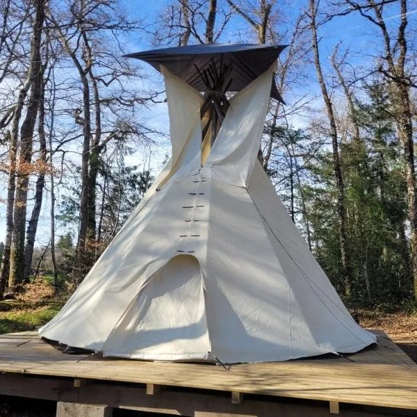 TIPIsche trekkershut - Camping Le Soustran,位于讷维克的酒店
