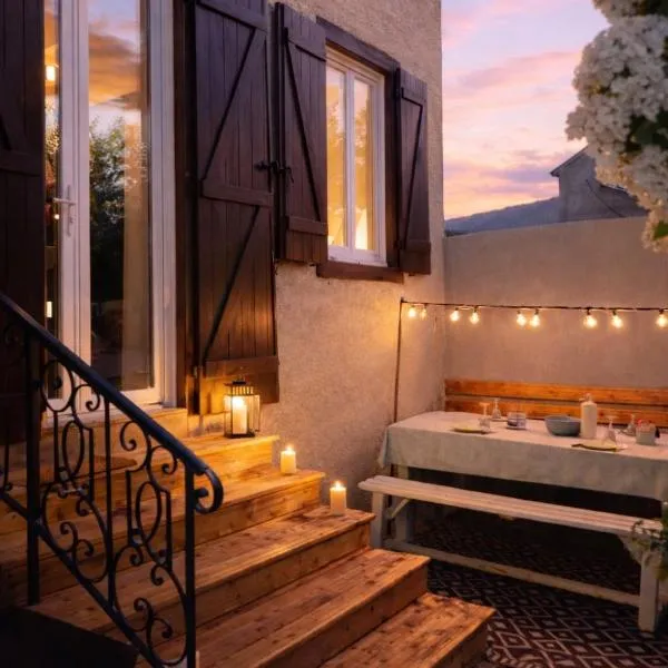 Superbe maison de ville 4 étoiles rénovée 4 chambres extérieur tout à pied，位于莫南的酒店