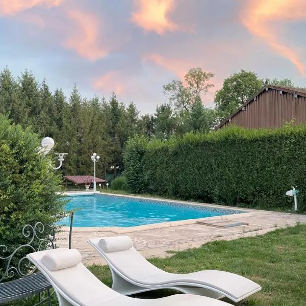 Domaine de la Moivre - Ferme de charme & piscine，位于Saint-Jean-sur-Moivre的酒店