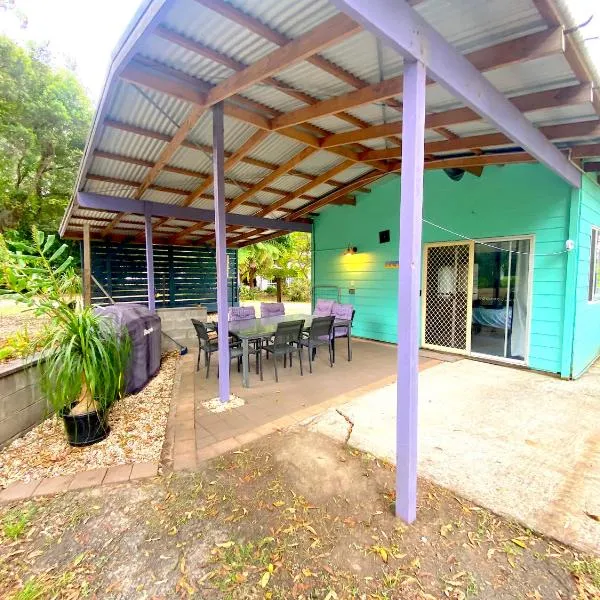 Lakeside 3-BR Forest Cottage，位于劳里顿的酒店
