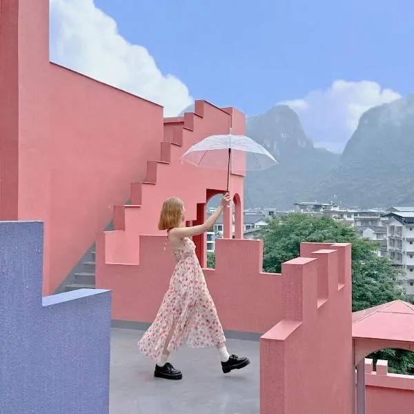 Yangshuo B&G Hotel-Exclusive location,Roof Top Viewing Terrace,Seasonal swimming pool,Free Self-Service Laundry & Drying, Entrance Ticket Serivce, Local Trip plan,E-Scooter& English Customer Service，位于阳朔的酒店