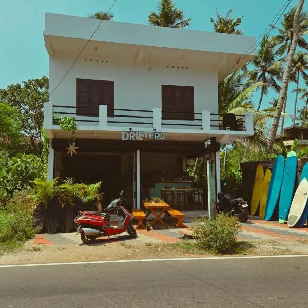 Drifters Surf Eat Stay，位于Kappil的酒店