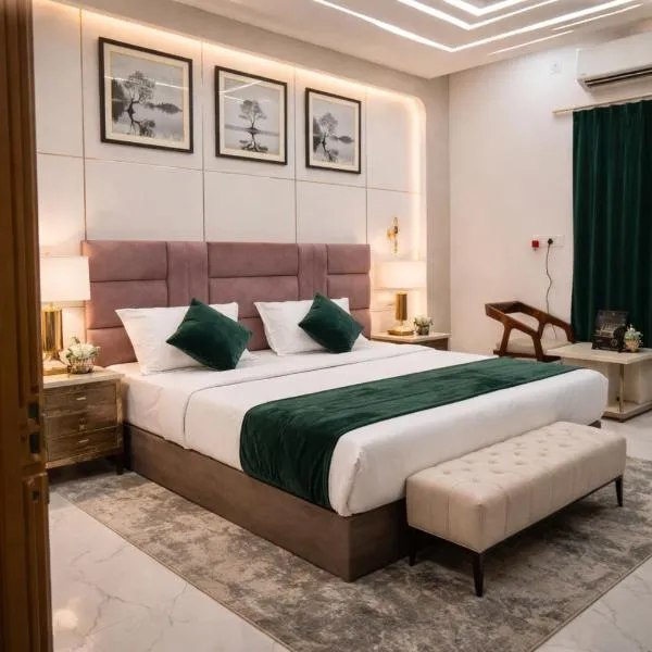 Hotel Royal Awadh Inn near Ram Mandir，位于Ayodhya的酒店