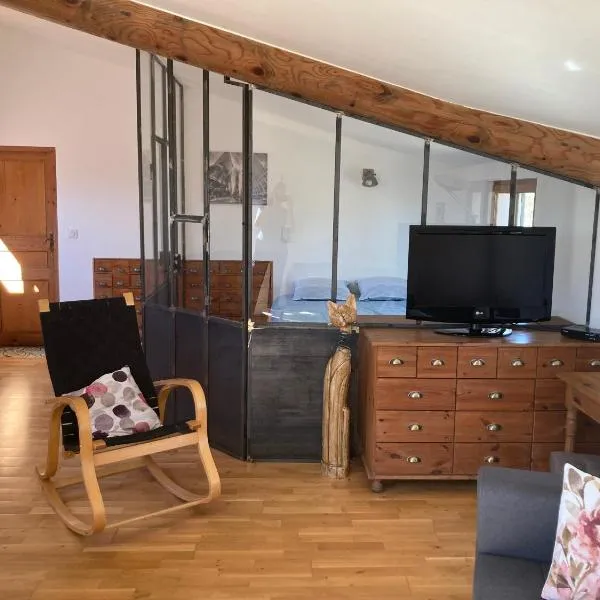 Appartement dans un cadre verdoyant，位于Puimoisson的酒店