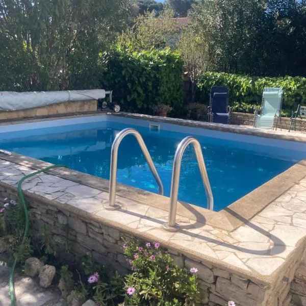 appartement tout équipé 2 chambres avec piscine，位于Mudaison的酒店
