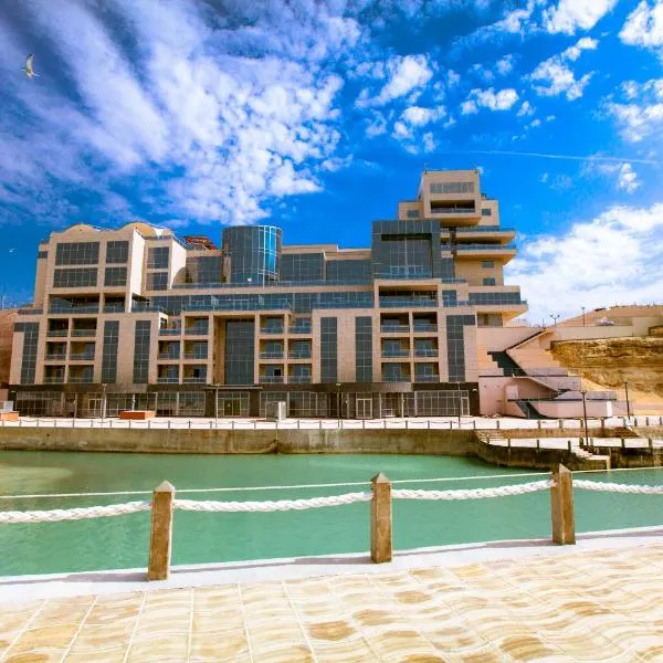 里海海滨皇宫大酒店，位于Ömirzaq的酒店