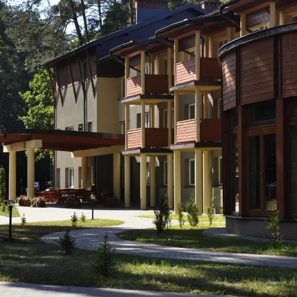 Ośrodek Edukacji Ekologicznej Lasy Janowskie，位于卢布林地区亚努夫的酒店