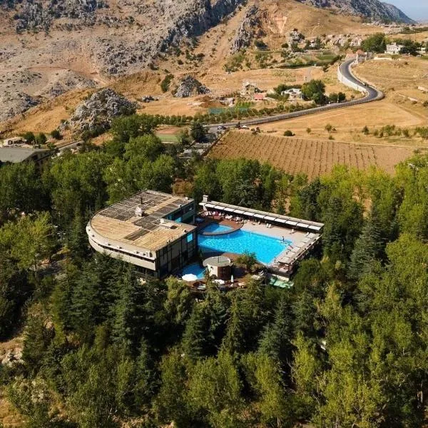 Laklouk Village Vacances，位于朱拜勒的酒店