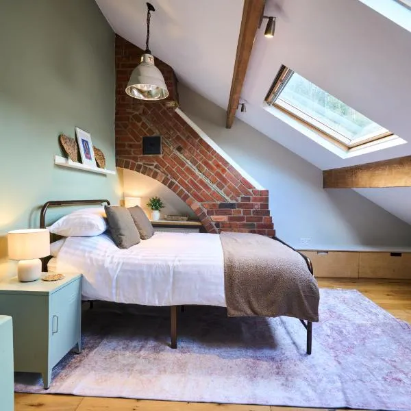 Stylish 2BR Home, Central Hebden Bridge Escape, Boho House，位于海伯敦桥的酒店